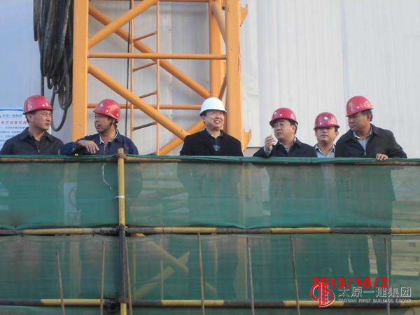 集團(tuán)公司對(duì)山大二院項(xiàng)目部進(jìn)行現(xiàn)場(chǎng)調(diào)研
