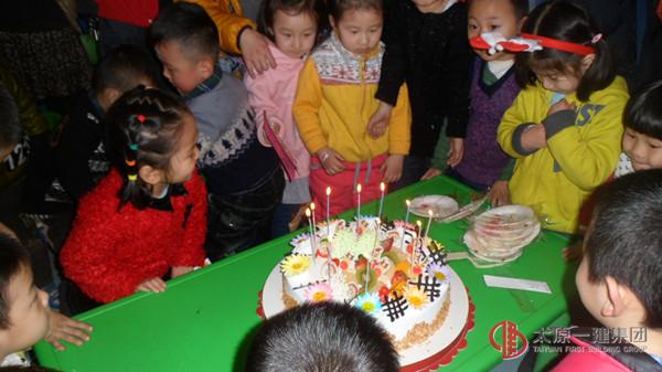 幼兒園舉行歡樂(lè)圣誕  喜迎新年聯(lián)歡活動(dòng)