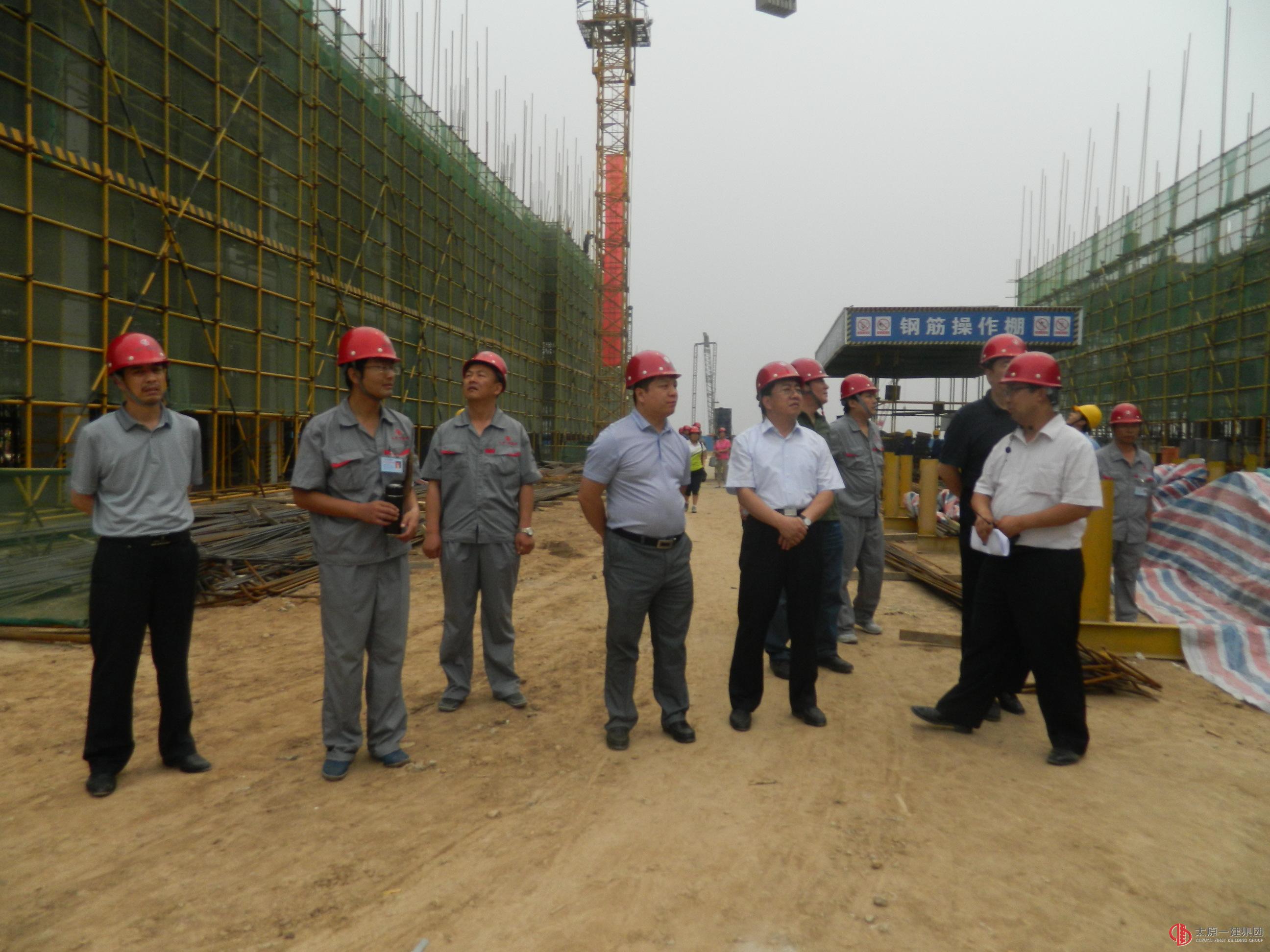集團公司王董事長帶隊觀摩三分公司承建的電機廠項目