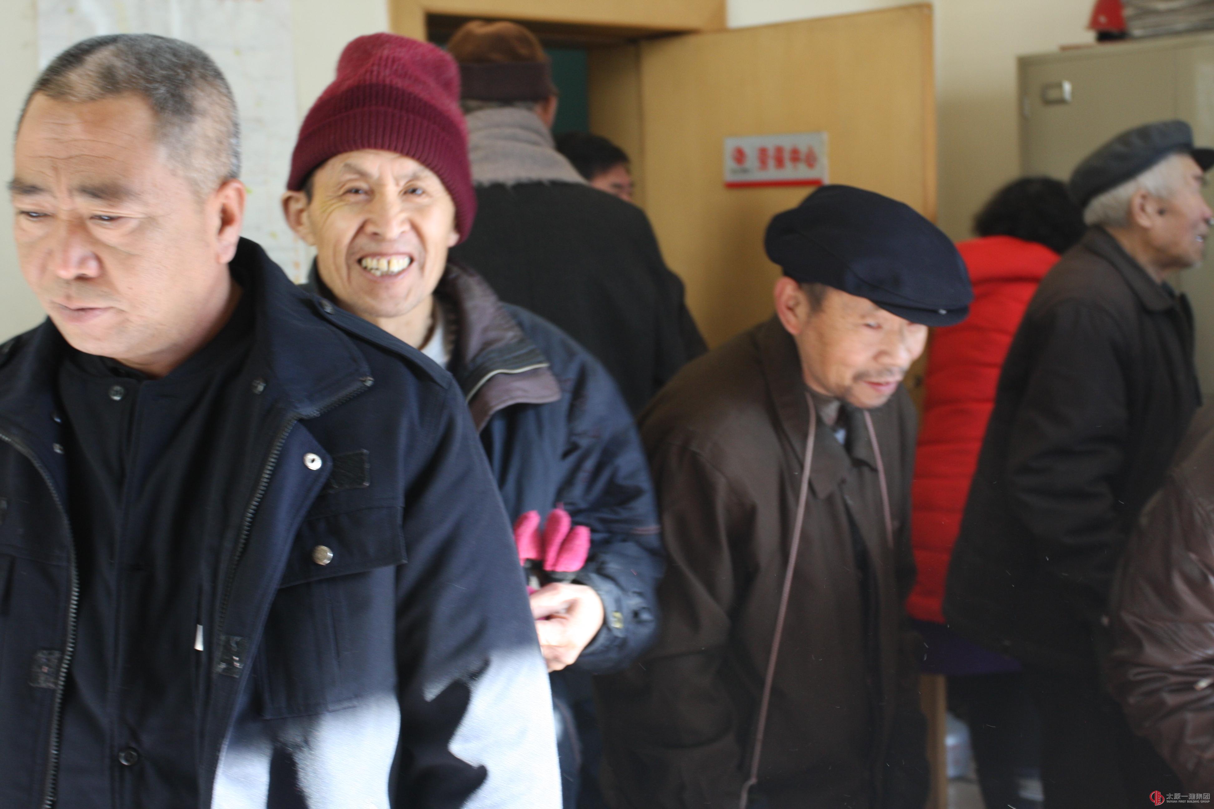 集團(tuán)公司向退休人員發(fā)放春節(jié)慰問(wèn)卡