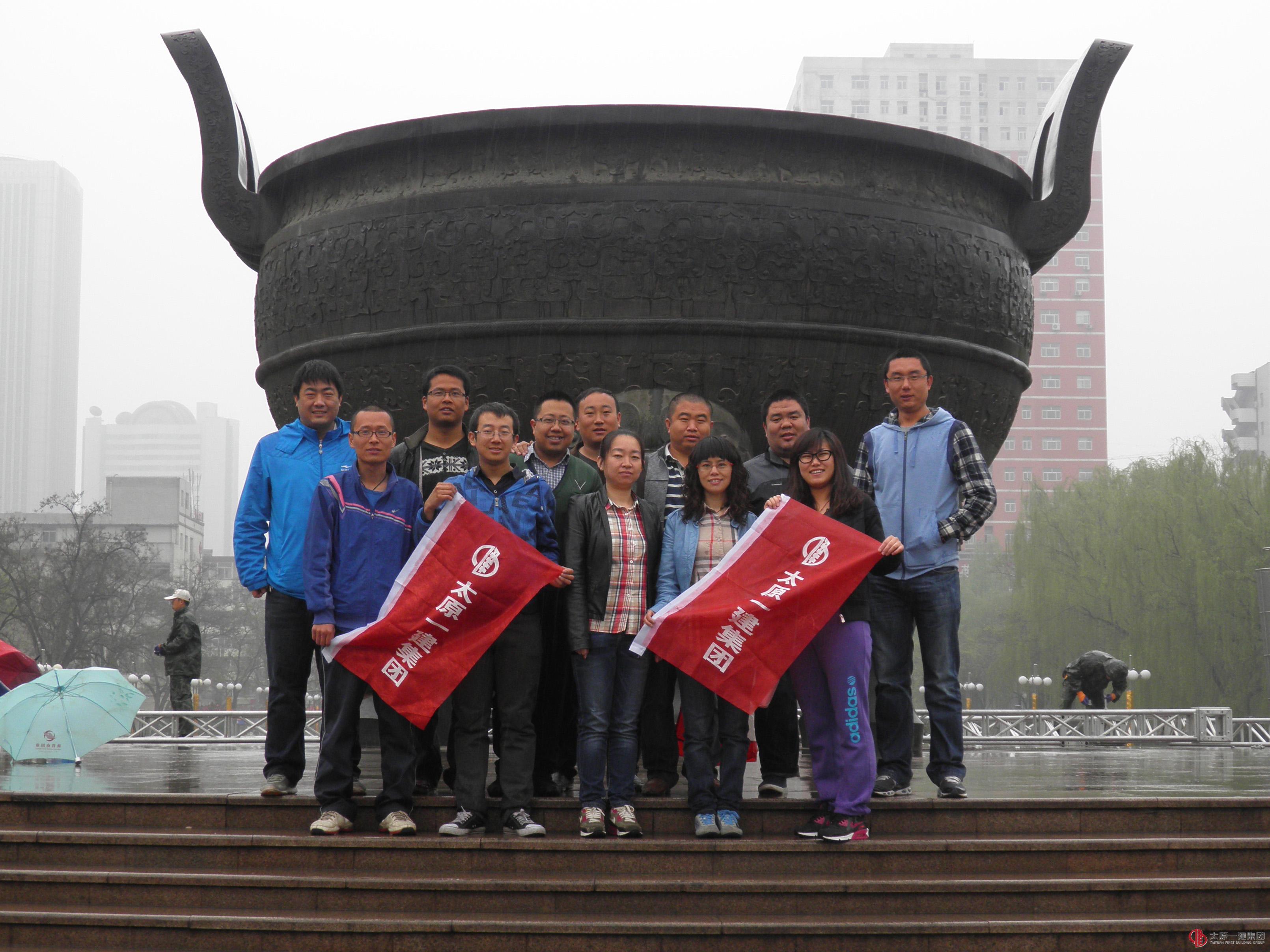 二分公司員工熱烈慶祝集團(tuán)公司成立四周年