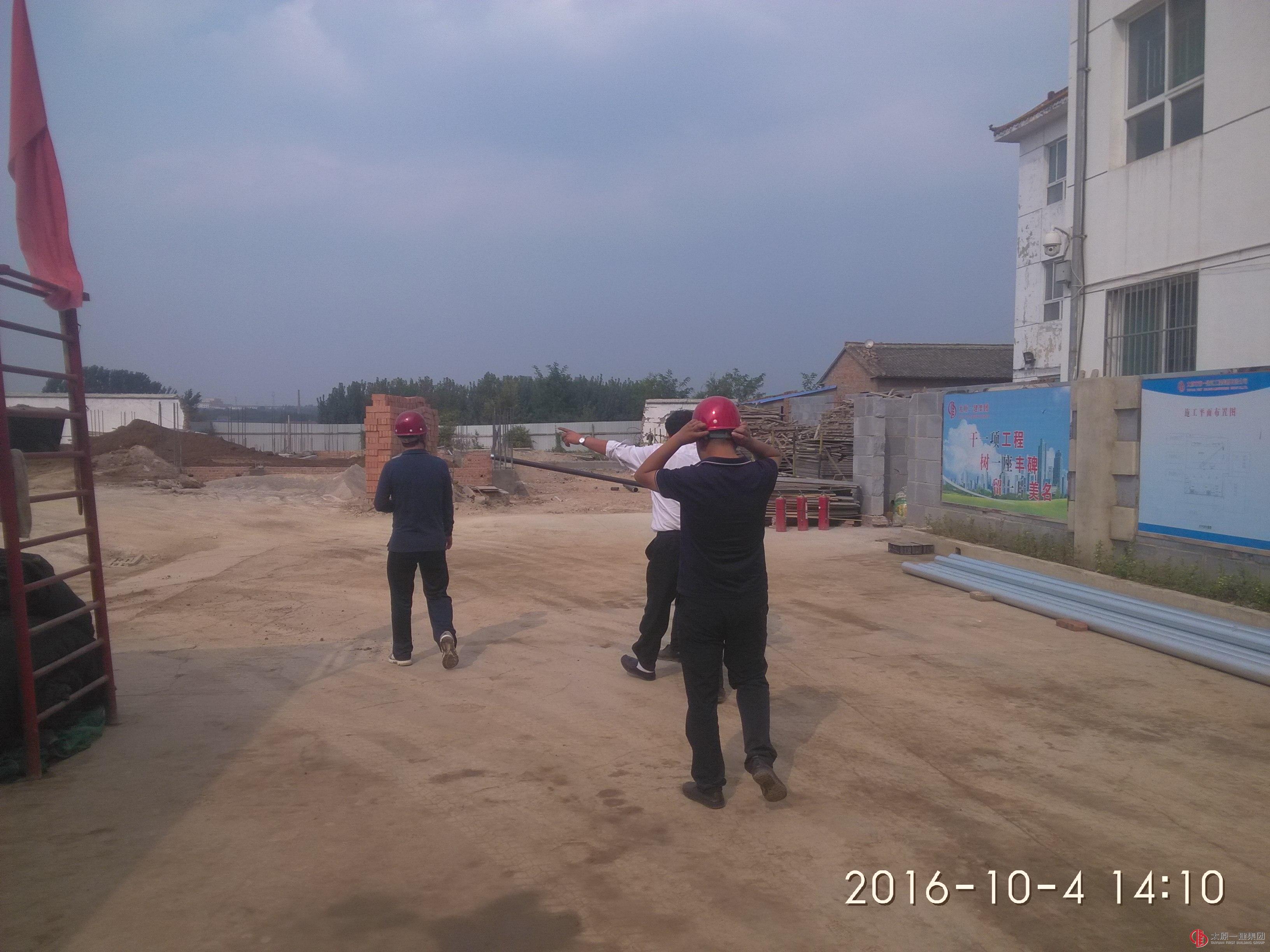 集團公司領導蒞臨直屬三分公司承建的屯留縣麟絳鎮(zhèn)蓓蕾幼兒園教學樓工程項目部進行現(xiàn)場指導工作
