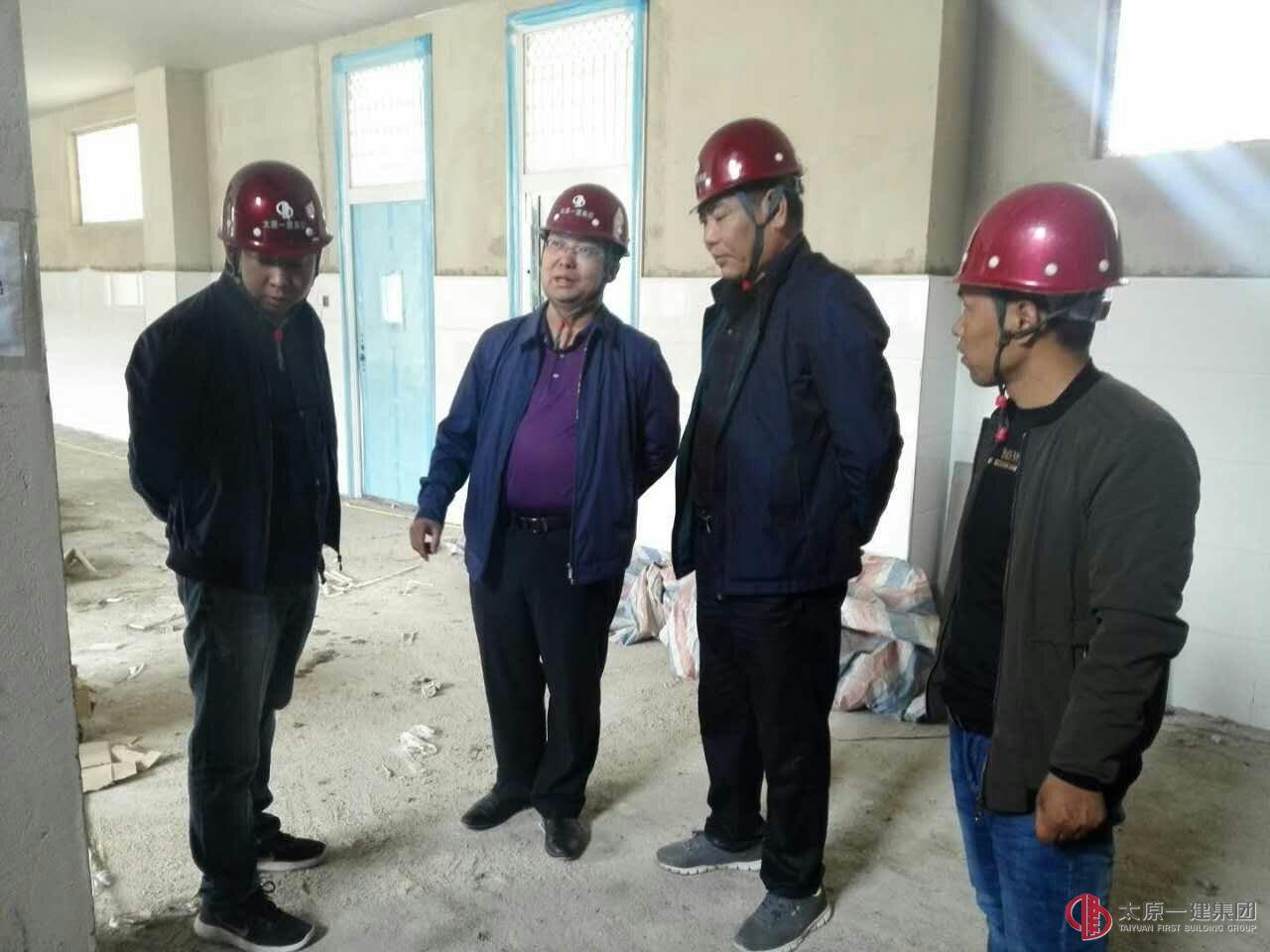 雙節(jié)慰問到工地   組織關懷暖心頭
