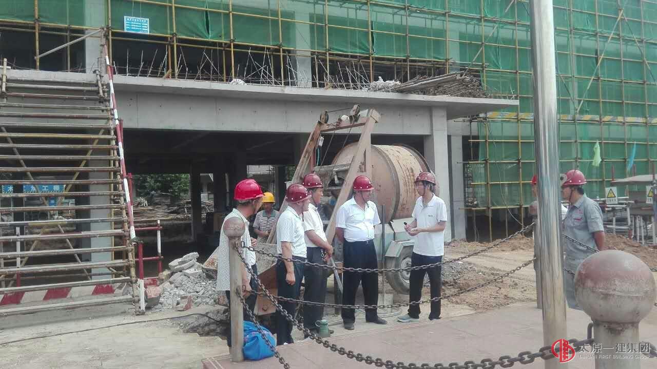 屯留縣領導蒞臨屯留二中新建教學樓項目調(diào)研指導工作